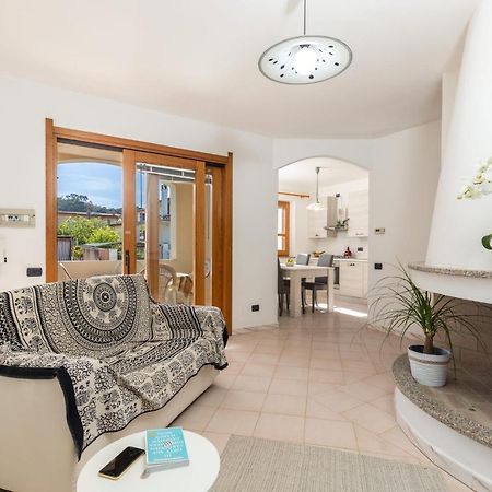 Casa A Due Passi Dal Mare Lägenhet Àrbatax Exteriör bild