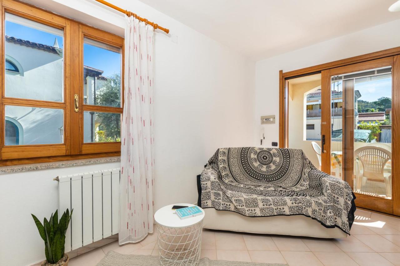 Casa A Due Passi Dal Mare Lägenhet Àrbatax Exteriör bild