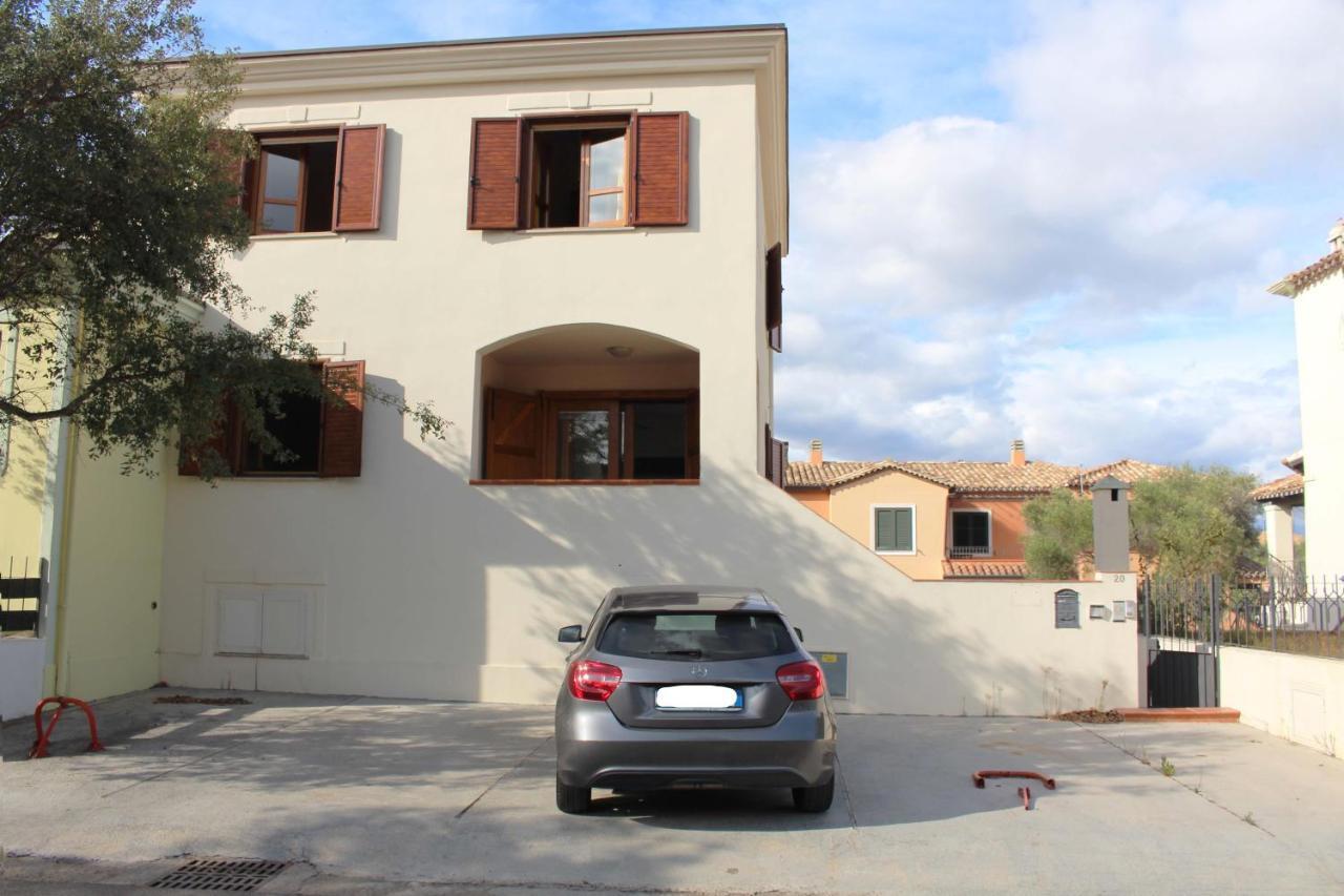 Casa A Due Passi Dal Mare Lägenhet Àrbatax Exteriör bild