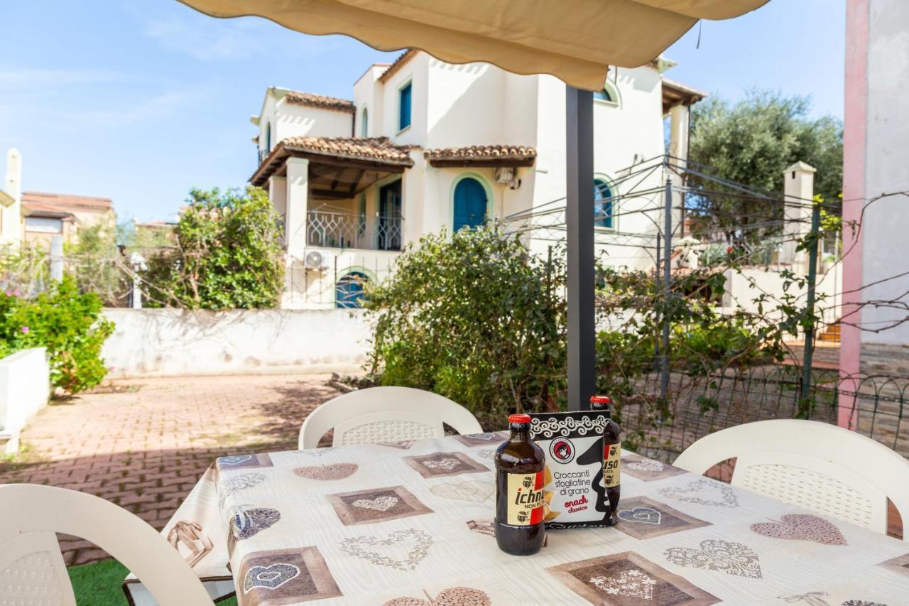 Casa A Due Passi Dal Mare Lägenhet Àrbatax Exteriör bild