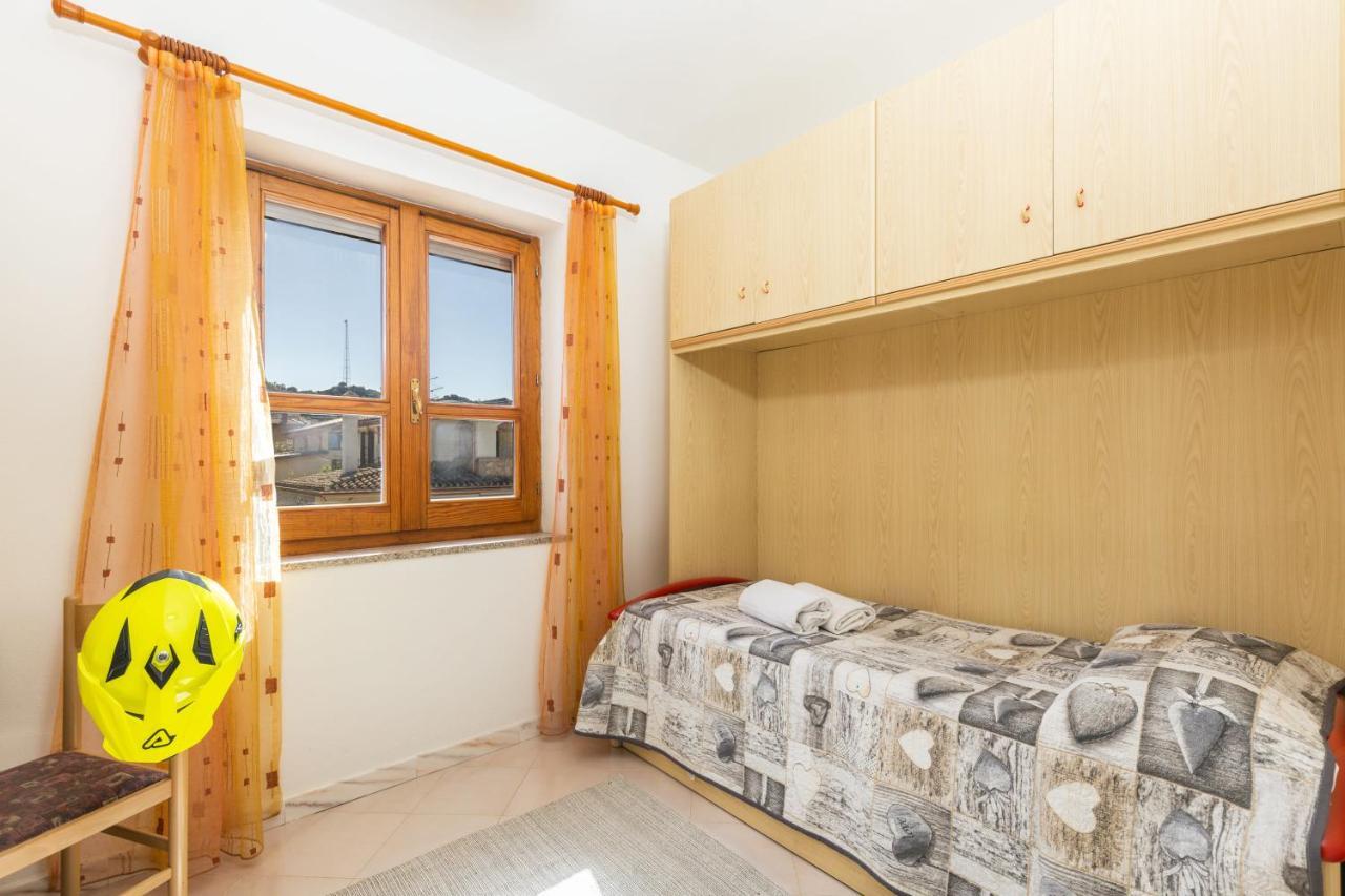 Casa A Due Passi Dal Mare Lägenhet Àrbatax Exteriör bild